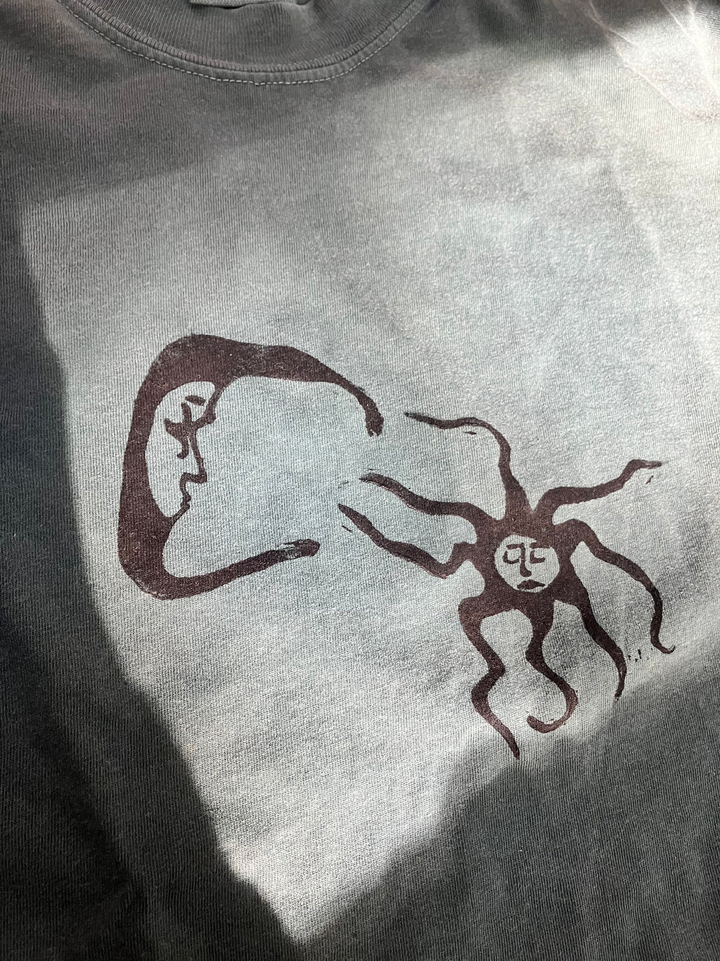 SUN AND MOON MEN’S TEE